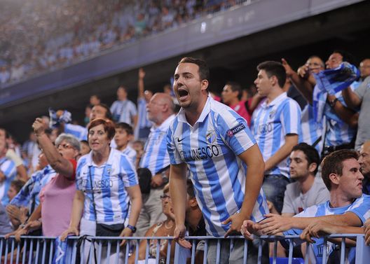 MALAGA, SPAGNA - 25 AGOSTO: I tifosi del Malaga. (Photo by Denis Doyle/Getty Images) Il Malaga festeggia la storica promozione con 122 tatuaggi a tema regalati ai tifosi- immagine 3