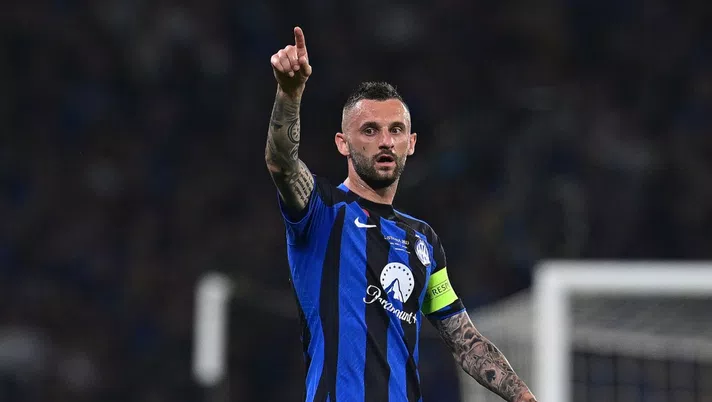Inter, messaggio di addio a Brozovic. Lui ironizza: “Grande saluto, bella foto!” - immagine 1