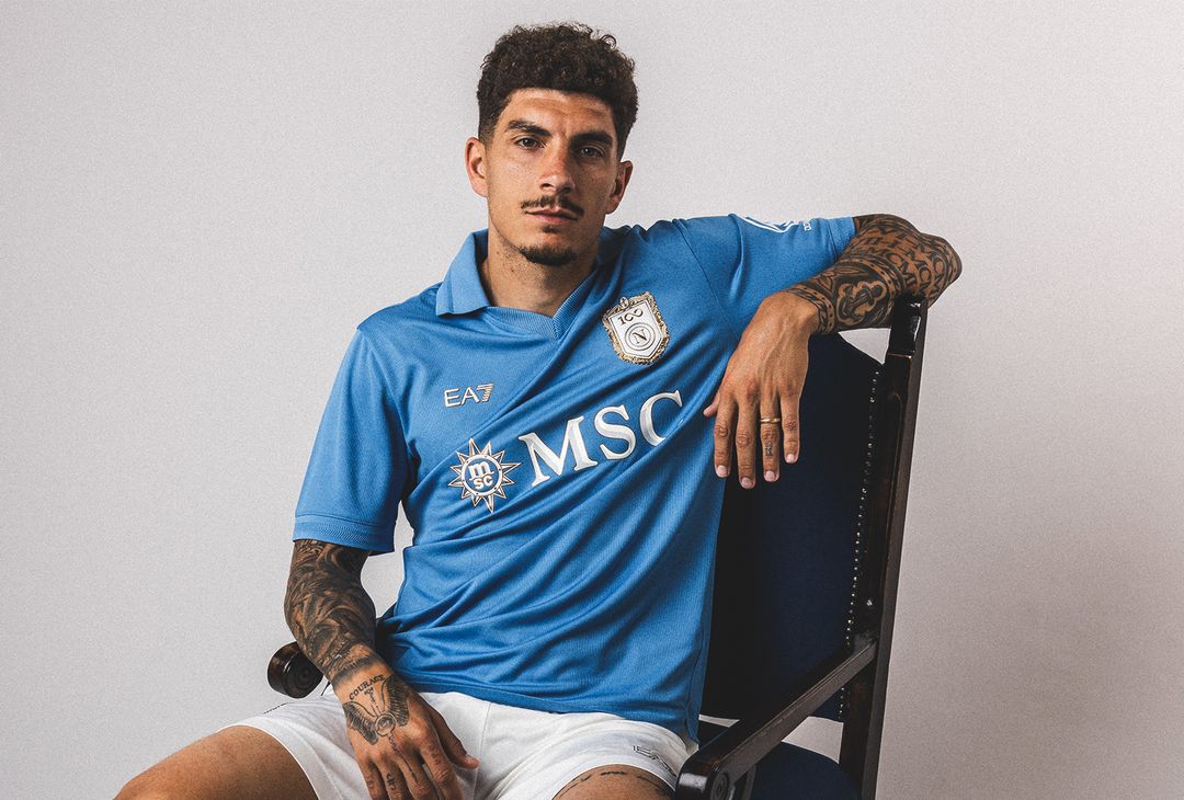 Il Napoli presenta la nuova maglia: svelata la divisa del Centenario! – LA GALLERY- immagine 1