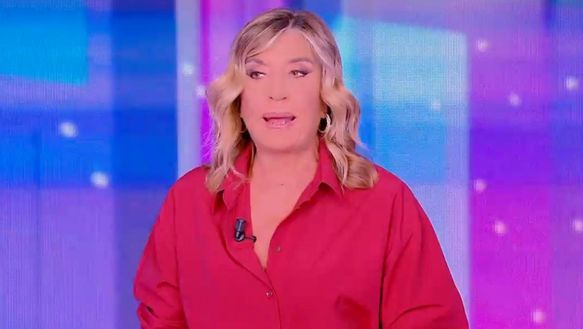 Screen Pomeriggio 5  Fuorionda di Maltese con rito scaramantico. Tapiro a Myrta Merlino: “Vuole il mio posto? Non credo”- immagine 2