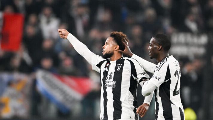 TURIN, ITALY - FEBRUARY 11: Weston McKennie of Juventus celebrates after scoring his team's first goal with teammate Timothy Weah during the UEFA Champions League 2024/25 League Knockout Play-off first leg match between Juventus and PSV at Juventus Stadium on February 11, 2025 in Turin, Italy. (Photo by Daniele Badolato - Juventus FC/Juventus FC via Getty Images) Juve, Motta è pazzo di McKennie: il gol in Champions è un segnale per il fantacalcio - immagine 1