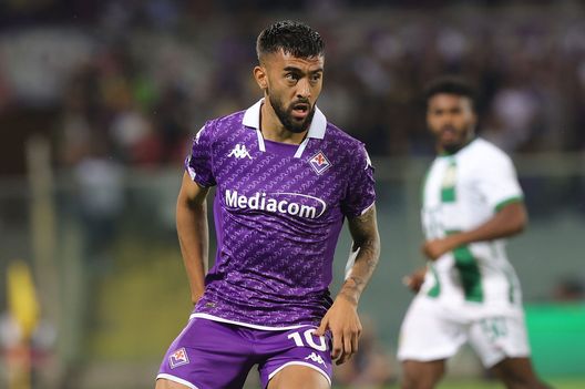 FLORENCE, ITALY - OCTOBER 5: Nicolás Iván González of ACF Fiorentina looks on during the UEFA Europa Conference League match between ACF Fiorentina and Ferencvarosi TC at Stadio Artemio Franchi on October 5, 2023 in Florence, Italy. (Photo by Gabriele Maltinti/Getty Images) Gonzalez ancora decisivo in Argentina. Italiano lo attende al top- immagine 2