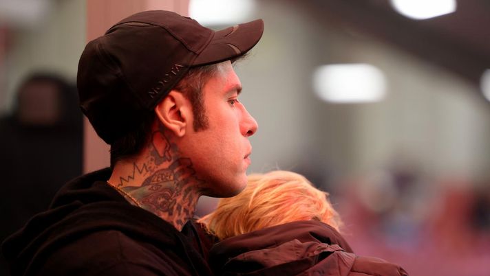 Fedez risponde alle minacce choc contro il figlio che aveva accompagnato Theo Hernandez in campo - immagine 1