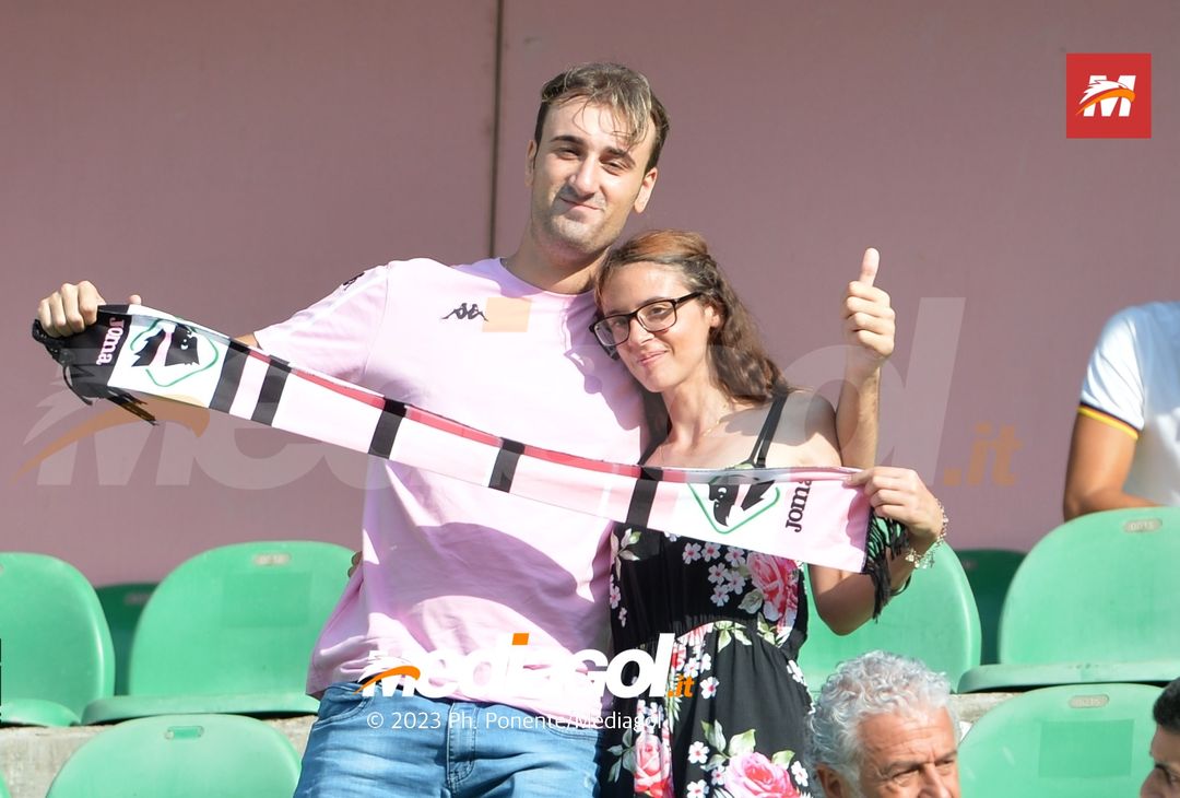 FOTOTIFO Palermo-Feralpisalò 3-0, gli scatti ai tifosi al “Renzo Barbera” (GALLERY) - immagine 37