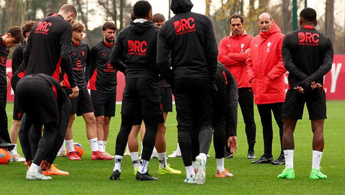 CAIRATE, ITALY - NOVEMBER 19: Massimiliano Allegri Head coach of AC Milan looks on during an AC Milan Training Session at Milanello on November 19, 2025 in Cairate, Italy. (Photo by Giuseppe Cottini/AC Milan via Getty Images) leao-tomori-e-gli-altri-nazionali-oggi-a-milanello-tutte-le-foto