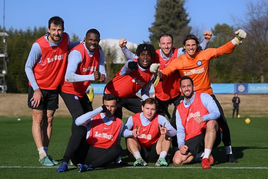 Getty Images Inter, notte ad Appiano in attesa del derby. Dalle 16 l’invasione dei tifosi nerazzurri- immagine 2