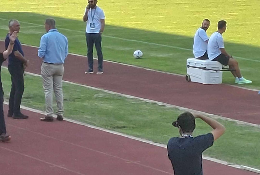 Aurelio De Laurentiis è arrivato al campo di Carciato, acclamato dai tifosi