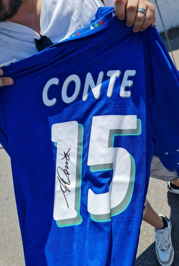 GALLERY Conte lascia il centro sportivo: concessi autografi e foto ai tifosi - immagine 6
