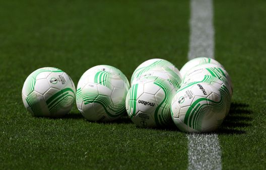 ATHENS, GREECE - MAY 28: Molten UEFA Conference League Footballs are seen during a training session ahead of their the UEFA Europa Conference League 2023/24 final match against Olympiacos FC at AEK Arena on May 28, 2024 in Athens, Greece. (Photo by Michael Steele/Getty Images) Verso la Puskas Akademia: “Stadio nel nulla, più posti a sedere che abitanti”- immagine 2