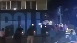 L’arrivo del pullman degli azzurri a Torino: che accoglienza dei tifosi del Napoli!