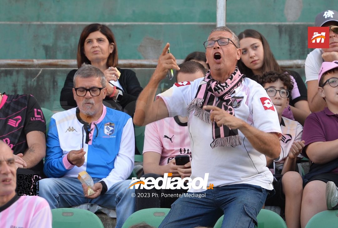 FOTOTIFO Palermo-Lecco, gli scatti ai tifosi al “Renzo Barbera” (GALLERY)- immagine 1