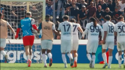 “Spalla a spalla”: il Napoli saluta i tifosi dopo la vittoria con l’Empoli