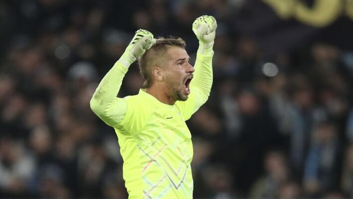 ROME, ITALY - OCTOBER 26: Ivan Provedel of Lazio celebrates following the team's victory in the Serie A match between SS Lazio and Juventus FC at Stadio Olimpico on October 26, 2025 in Rome, Italy. (Photo by Paolo Bruno/Getty Images) Chi schierare in porta alla decima giornata al fantacalcio: la divisione fascia per fascia- immagine 1