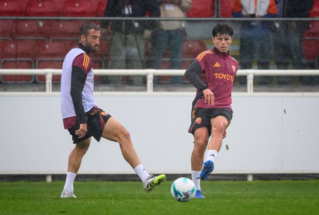 Roma, la seduta pomeridiana aperta ai tifosi al St. George’s Park – FOTO GALLERY - immagine 26