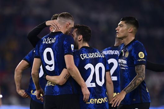 Dzeko festeggia il gol contro la Roma Roma-Inter, i precedenti: record di gol in Serie A e un nuovo primato nel mirino- immagine 2