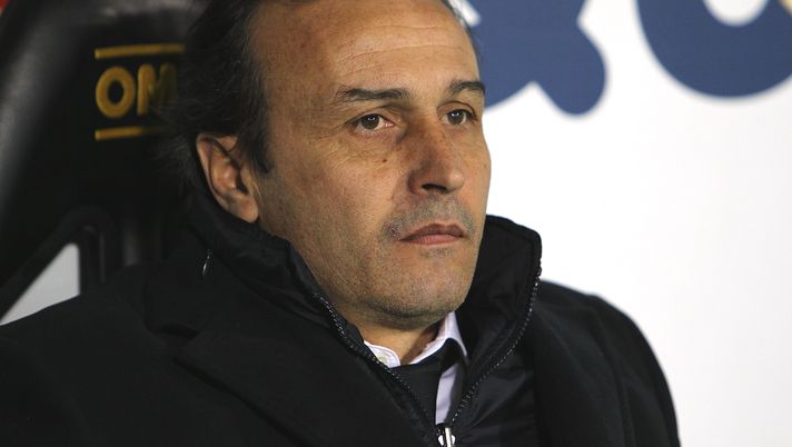 BERGAMO, ITALY - FEBRUARY 15:  Genoa CFC manager Pasquale Marino looks on before the Serie A match between Atalanta BC and Genoa CFC at Stadio Atleti Azzurri d'Italia on February 15, 2012 in Bergamo, Italy.  (Photo by Marco Luzzani/Getty Images)  Bari-Modena