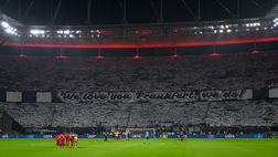 Ultras Eintracht, striscione shock contro Napoli: “Partenope è una pu****a” – LA FOTO