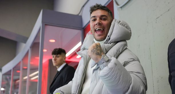 Emis Killa come Bob Dylan, concerto senza cellulari. “Nessuno ve li sequestra, easy”- immagine 3