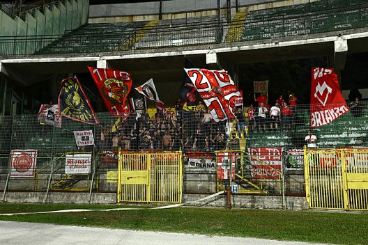 tifosi del Monza durante la partita di Serie B tra Avellino e Monza allo Stadio Partenio il 12 settembre 2025 ad Avellino, Italia. (Foto di Image Photo Agency/Getty Images) Avellino-Monza, quante emozioni! Al Partenio, finisce 2-1: prima vittoria per i Lupi- immagine 3