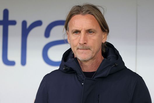 FLORENCE, ITALY - DECEMBER 8: Davide Nicola, manager of Cagliari Calcio looks on during the Serie A match between Fiorentina and Cagliari at Stadio Artemio Franchi on December 8, 2024 in Florence, Italy. (Photo by Gabriele Maltinti/Getty Images) Davide Nicola