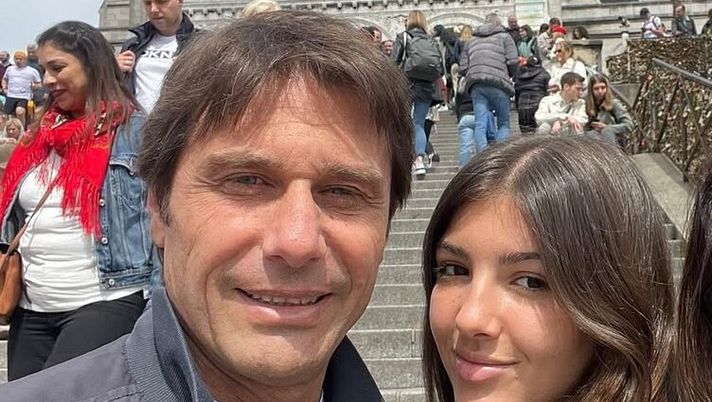 Un repost su TikTok rivela al pubblico come la 'malattia' dell'amore per Napoli abbia contaminato non solo mister Conte, ma anche la figlia. conte napoli figlia