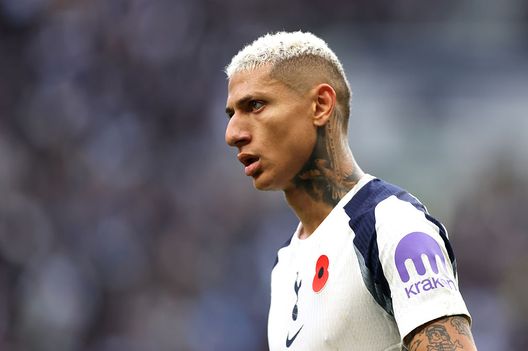 Richarlison, attaccante del Tottenham e autore del gol del 3-1 nel derby di Londra. (Getty Images) Tottenham, Frank si scusa: “Prestazione dolorosa, abbiamo deluso i tifosi”- immagine 2