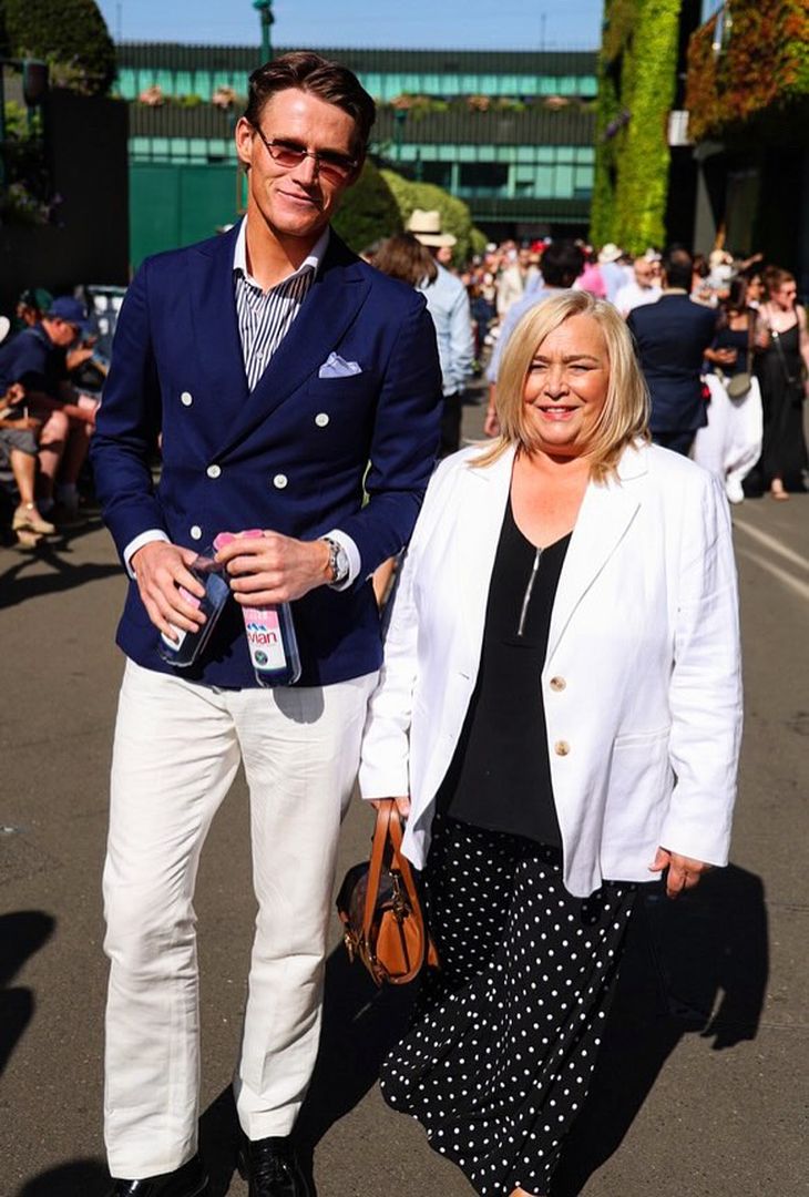 Neapolitan style a Wimbledon: tutta l’eleganza della star McTominay – LA FOTOGALLERY - immagine 7