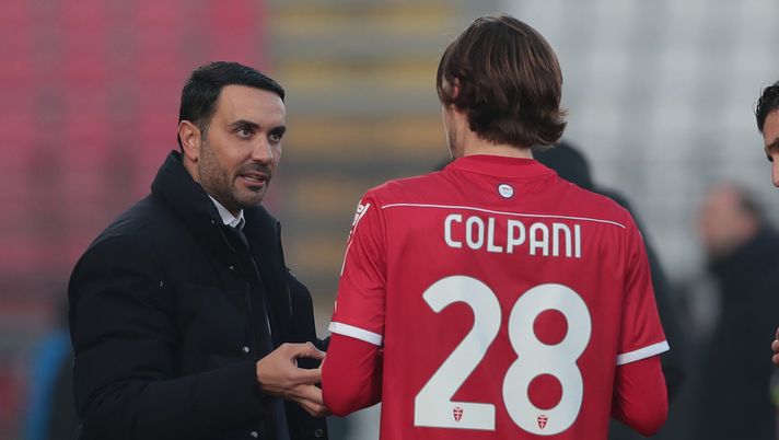 MONZA, ITALY - JANUARY 28: AC Monza head coach Raffaele Palladino issues instructions to Andrea Colpani and Dany Mota Carvalhoduring the Serie A TIM match between AC Monza and US Sassuolo at U-Power Stadium on January 28, 2024 in Monza, Italy. (Photo by Emilio Andreoli/Getty Images) Palladino-Colpani, amore part time: “vietato” giocare 90 minuti - immagine 1