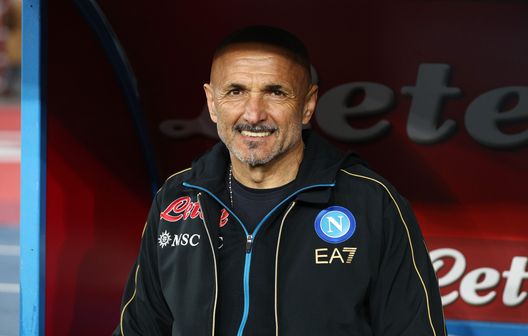 NAPLES, ITALY - MARCH 06: Luciano Spalletti SSC Napoli coach during the Serie A match between SSC Napoli and AC Milan at Stadio Diego Armando Maradona on March 06, 2022 in Naples, Italy. (Photo by Francesco Pecoraro/Getty Images) Milan e Napoli: da Maradona e Van Basten a Kvara e Leao- immagine 3