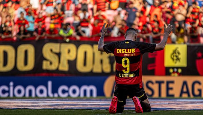 Derby di Recife, insulti sessisti contro la giornalista che riprende la rissa fra tifosi - immagine 1