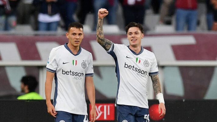 TURIN, ITALY - MAY 11: Nicola Zalewski of FC Internazionale celebrates scoring his team's first goal during the Serie A match between Torino and FC Internazionale at Stadio Olimpico di Torino on May 11, 2025 in Turin, Italy. (Photo by Valerio Pennicino/Getty Images) I voti di Torino-Inter al fanta: la scelta su Acerbi! Zalewski come De Vrij, bocciati Vlasic e Zielinski- immagine 1