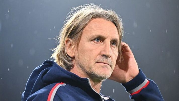 CREMONA, ITALY - OCTOBER 20: Coach Davide Nicola of US Cremonese reacts during the Serie A match between US Cremonese and Udinese Calcio at Stadio Giovanni Zini on October 20, 2025 in Cremona, Italy. (Photo by Marco M. Mantovani/Getty Images) Nicola: “La scelta su Audero! Su Vardy rispondo così, Vandeputte, Grassi, Sarmiento, Bonazzoli…” - immagine 1