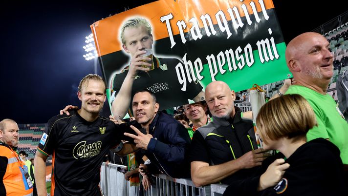 Pohjanpalo, tra la birra con i tifosi e i messaggi di addio: il rapporto d’amore con Venezia - immagine 1
