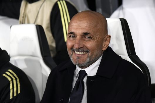 TURIN, ITALIA - 4 NOVEMBRE: Luciano Spalletti, allenatore della Juventus, sorride prima della partita MD4 della fase di campionato UEFA Champions League 2025/26 tra Juventus e Sporting Clube de Portugal allo Juventus Stadium il 4 novembre 2025 a Torino, Italia. (Foto di Stefano Guidi/Getty Images) Spalletti-Conte, soltanto due precedenti tra i due allenatori. Chi ha avuto la meglio?- immagine 3