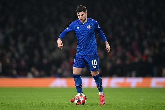 Baturina all'opera con la maglia della Dinamo. (Foto di Justin Setterfield/Getty Images) Como, primo botto di mercato: ufficiale l’arrivo di Martin Baturina- immagine 2