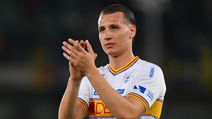 Francesco Camarda, attaccante che tornerà al Milan per fine prestito, potrebbe essere uno dei volti nuovi dei rossoneri nel calciomercato estivo 2026 | AC Milan News (Credits foto: Getty Images) Francesco Camarda, attaccante che tornerà al Milan per fine prestito, potrebbe essere uno dei volti nuovi dei rossoneri nel calciomercato estivo 2026