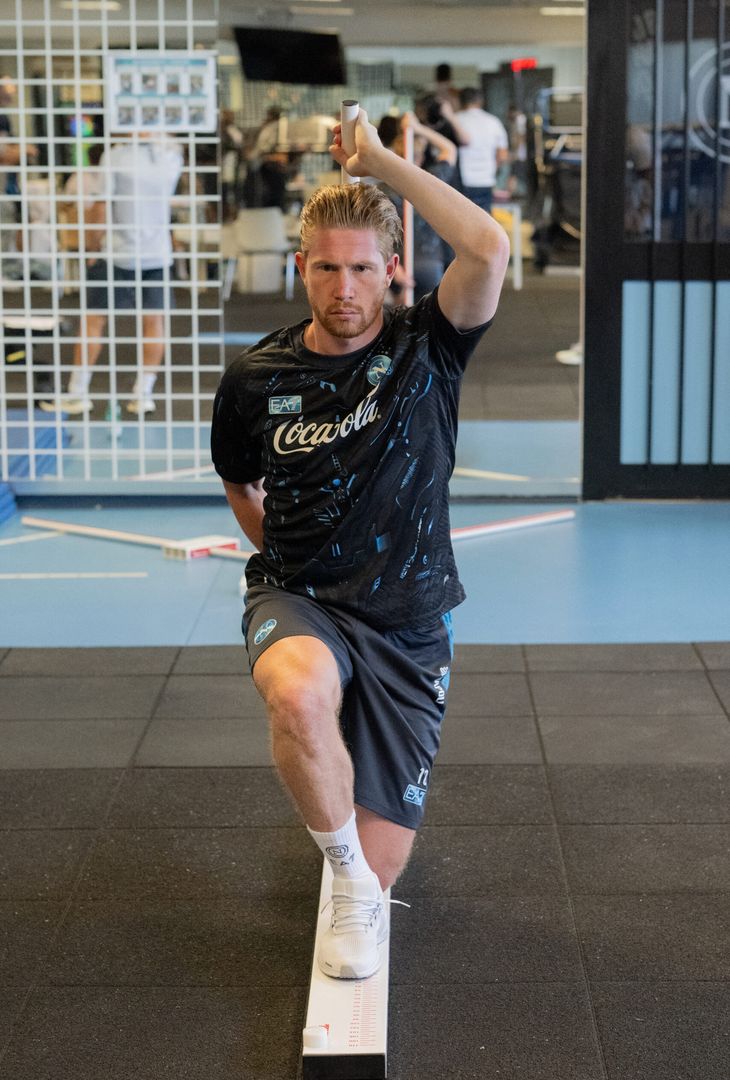 Dopo aver trascorso ieri la prima giornata napoletana, quest'oggi De Bruyne si è presentato a Castel Volturno per iniziare la nuova avventura col Napoli.