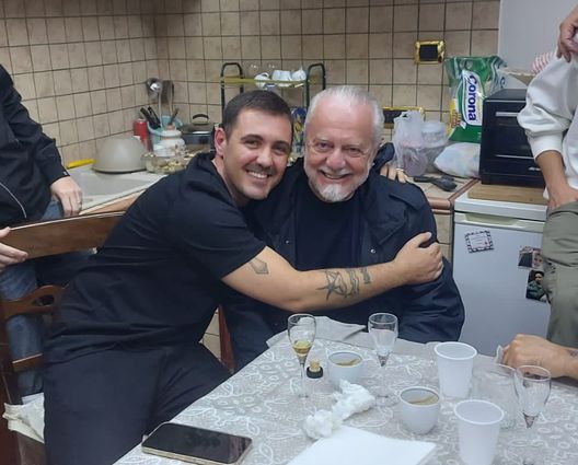FOTO De Laurentiis, visita e caffè a casa dell’amico Genny Esposito- immagine 2
