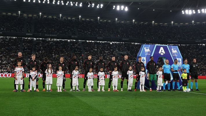 TURIN, ITALY - OCTOBER 05: Players of AC Milan line up prior to the Serie A match between Juventus FC and AC Milan at Allianz Stadium on October 05, 2025 in Turin, Italy. (Photo by Claudio Villa/AC Milan via Getty Images) milan-orari-match-serie-a-13-22-giornata-coppa-italia