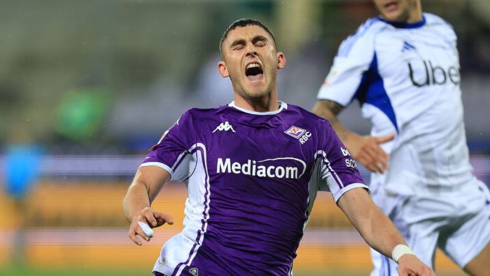FLORENCE, ITALY - JANUARY 27: Roberto Piccoli of ACF Fiorentina in action during of the Coppa Italia match between of ACF Fiorentina and of Como 1907 at Stadio Artemio Franchi on January 27, 2026 in Florence, Italy. (Photo by Gabriele Maltinti/Getty Images) Piccoli, la prima diagnosi sullo stop! Vanoli: “Perché Fagioli fuori e sul ruolo di Fabbian…” - immagine 1