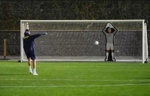 VIDEO / Ronaldo e l’imbattibile portiere robot: ecco come è riuscito a fargli gol- immagine 2