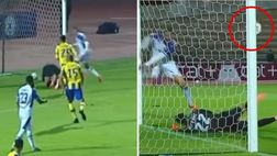 L’errore dell’anno arriva dal Marocco! Calcia a porta vuota e… (Video)