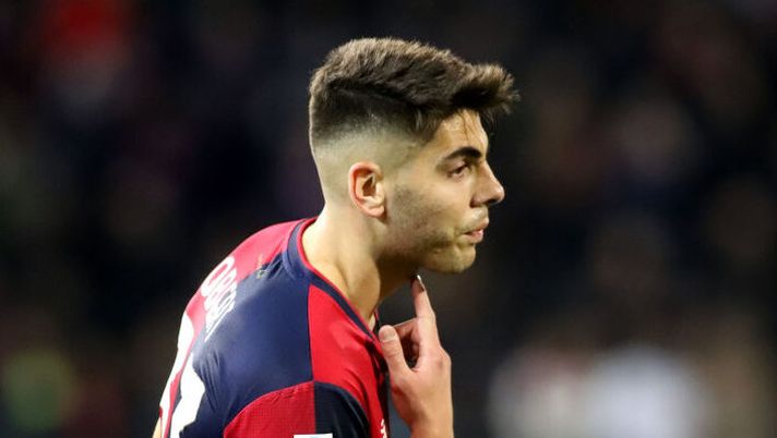 CAGLIARI, ITALY - DECEMBER 28: Obert Adam of Cagliari looks on during the Serie A match between Cagliari and FC Internazionale at Sardegna Arena on December 28, 2024 in Cagliari, Italy. (Photo by Enrico Locci/Getty Images) Cagliari, cosa filtra verso Monza e sui tempi di recupero di Obert dopo gli esami di ieri - immagine 1