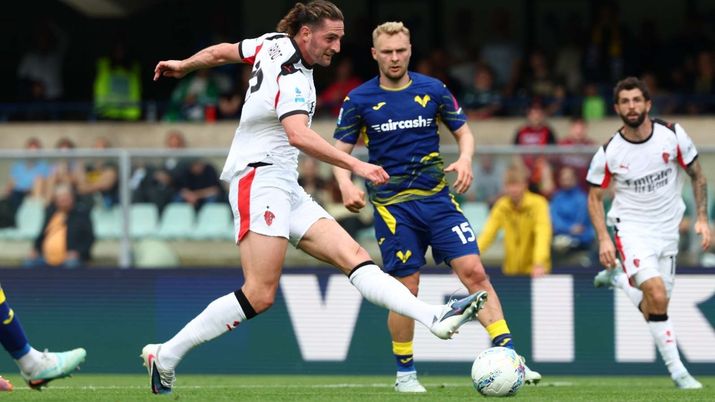 Adrien Rabiot centrocampista AC Milan in gol sul campo dell'Hellas Verona