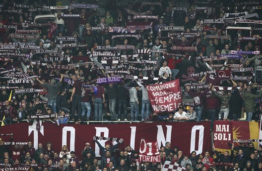 TURIN, ITALY - NOVEMBER 25: The Torino FC fans show their support during the Serie A match between Torino FC and ACF Fiorentina at Stadio Olimpico di Torino on November 25, 2012 in Turin, Italy. (Photo by Marco Luzzani/Getty Images) affluenza torino-napoli