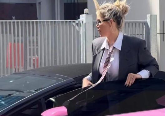 Divorzio: Wanda in tribunale con una Lamborghini rosa, Icardi risponde così. La prossima… Divorzio: Wanda in tribunale con una Lamborghini rosa, Icardi risponde così. La prossima… - immagine 1