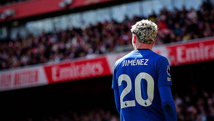 LONDON, ENGLAND - APRIL 11: Alex Jimenez of Bournemouth during the Premier League match between Arsenal and Bournemouth at Emirates Stadium on April 11, 2026 in London, England. (Photo by Pedro Porru/MB Media/Getty Images) Poesio: “Paratici ha accelerato il mercato. Jimenez non mi entusiasma” - immagine 1