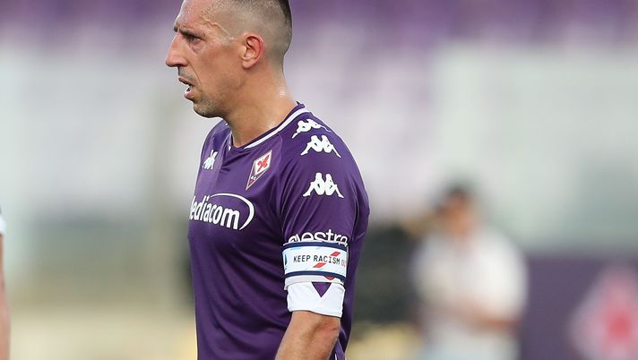 FLORENCE, ITALY - SEPTEMBER 19: Franck Ribery of ACF Fiorentina looks on during the Serie A match between ACF Fiorentina and Torino FC at Stadio Artemio Franchi on September 19, 2020 in Florence, Italy. (Photo by Gabriele Maltinti/Getty Images) Ribery