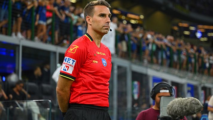 MILAN, ITALY - AUGUST 24: Referee Francesco Fourneau in action during the Serie match between Inter and Lecce at Stadio Giuseppe Meazza on August 24, 2024 in Milan, Italy. (Photo by Mattia Pistoia - Inter/Inter via Getty Images) Milan-Cagliari, cambio in corsa: arbitro, Fourneau al posto di Marchetti - immagine 1