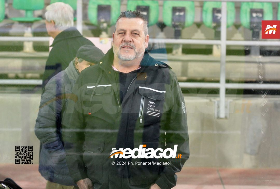 FOTOTIFO Palermo-Bari 3-0, gli scatti ai tifosi al “Renzo Barbera” (GALLERY) - immagine 60